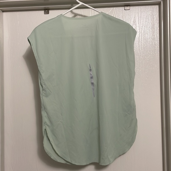 Nike woman’s top - Picture 4 of 4